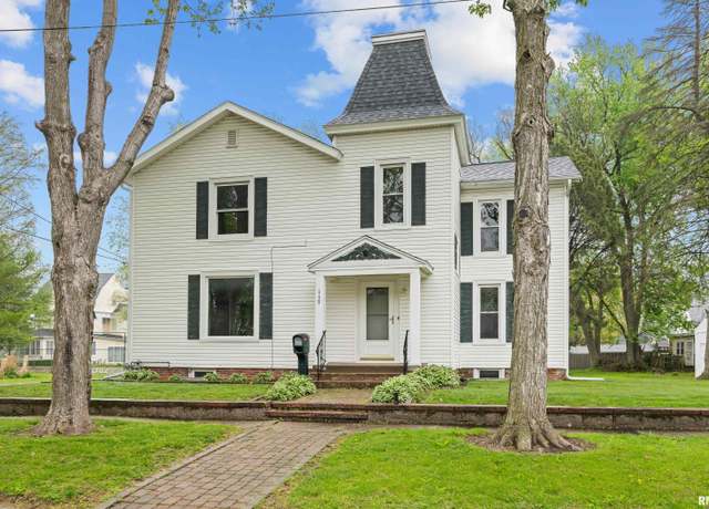 Property at 117 S 8th St, Monmouth, IL 61462, 4 beds, 1.5 baths