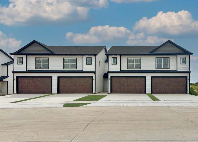 Property at 5882 Butterfield Ct, Bettendorf, IA 52722, 3 beds, 2 baths