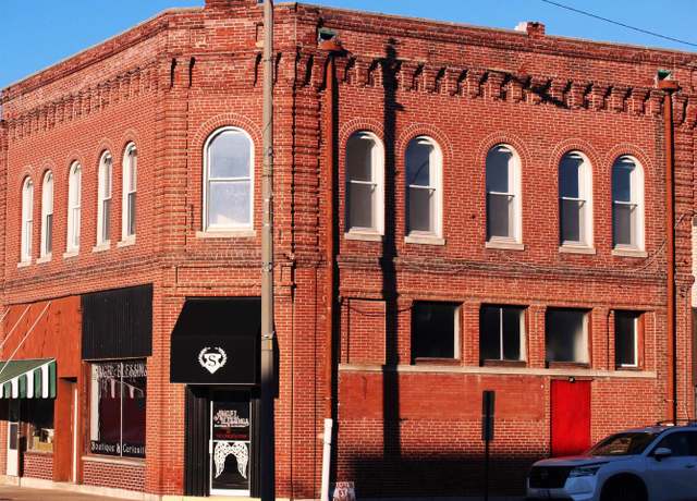 Property at 100 N Washington St, Salem, IL 62881, 2 beds, 2 baths