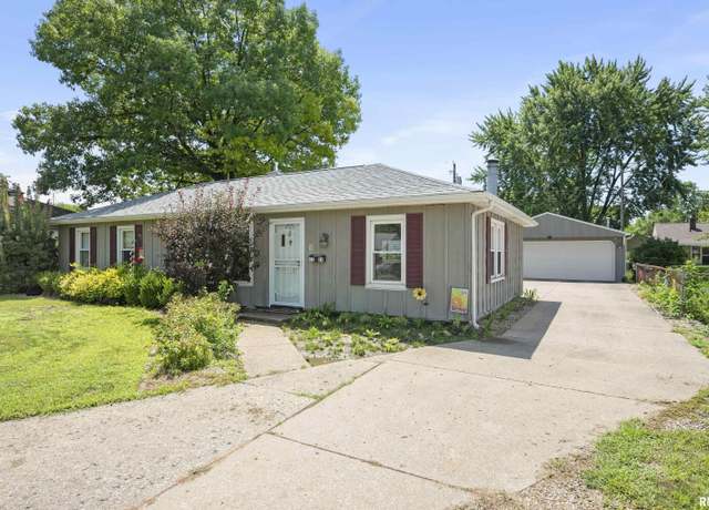 Property at 2214 W Overbrook Dr, Peoria, IL 61604-2352, 3 beds, 1 bath