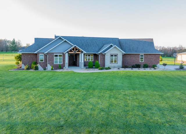 Property at 1611 E Baseline Rd, Centralia, IL 62801, 3 beds, 3 baths