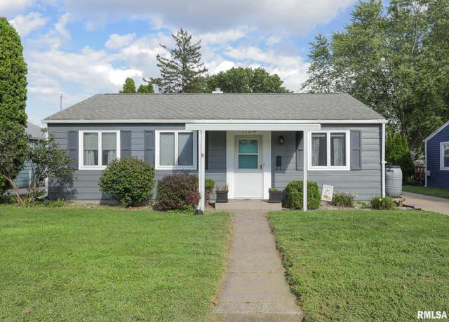 Property at 1104 40th St, Moline, IL 61265, 3 beds, 1 bath
