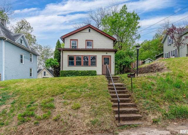Property at 1502 Belle Ave, Davenport, IA 52803, 3 beds, 1.5 baths