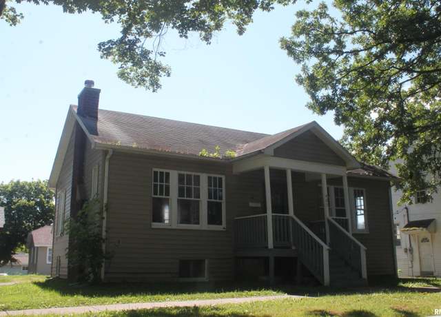 Property at 407 S Beveridge St, Carbondale, IL 62901, 2 beds, 1 bath