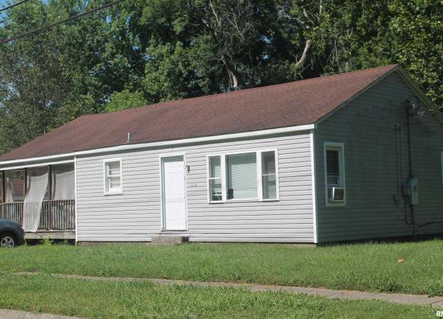 Property at 1116 N Bridge St, Carbondale, IL 62901, 3 beds, 1 bath