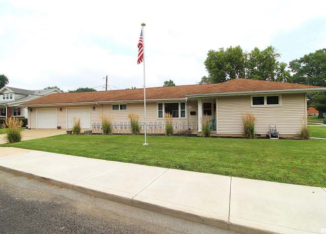 Property at 2507 W Ardmore Pl, West Peoria, IL 61604, 3 beds, 2 baths