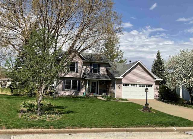 Property at 103 Shawnee Cir, Eldridge, IA 52748, 5 beds, 3.5 baths