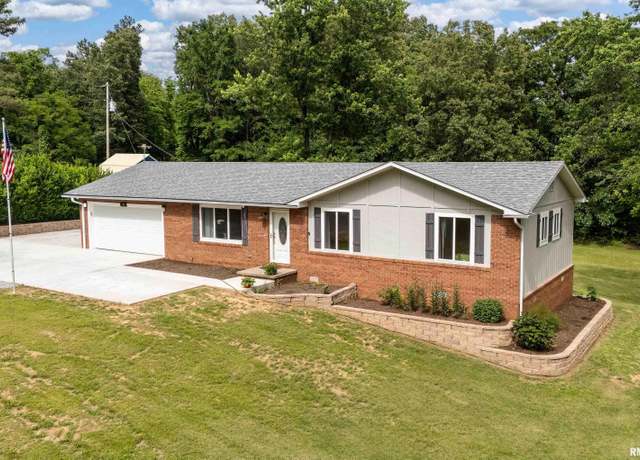 Property at 180 Pinehill Ln, Harrisburg, IL 62946, 3 beds, 2 baths