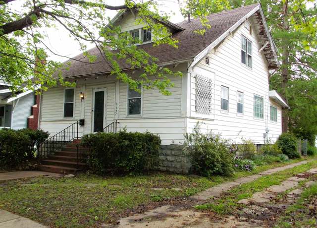 Property at 327 Linden Ave, Centralia, IL 62801, 2 beds, 1.5 baths