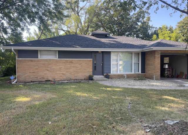 Property at 2910 W Westport Rd, Peoria, IL 61615, 2 beds, 1 bath