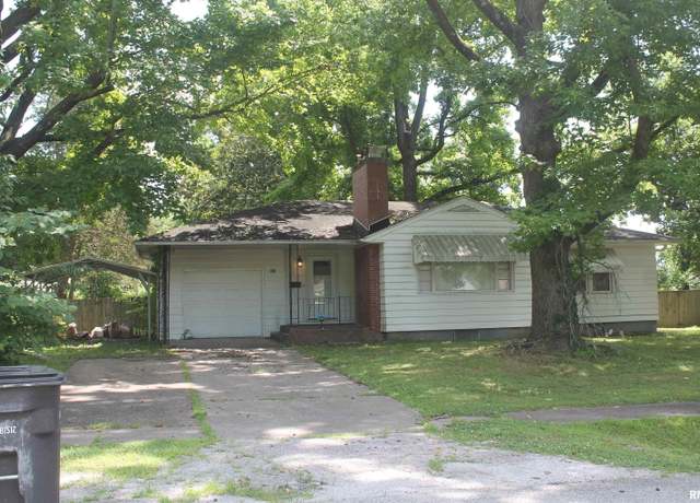 Property at 903 Carter St, Carbondale, IL 62901, 2 beds, 1 bath