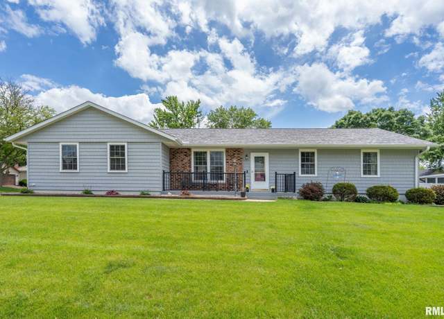 Property at 1415 W 59th St, Davenport, IA 52806, 3 beds, 2.5 baths