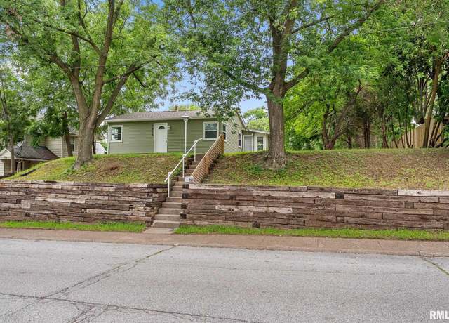 Property at 1614 W 15th St, Davenport, IA 52804, 2 beds, 1 bath