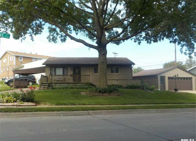 Property at 2706 N Pine St, Davenport, IA 52804, 3 beds, 1.5 baths