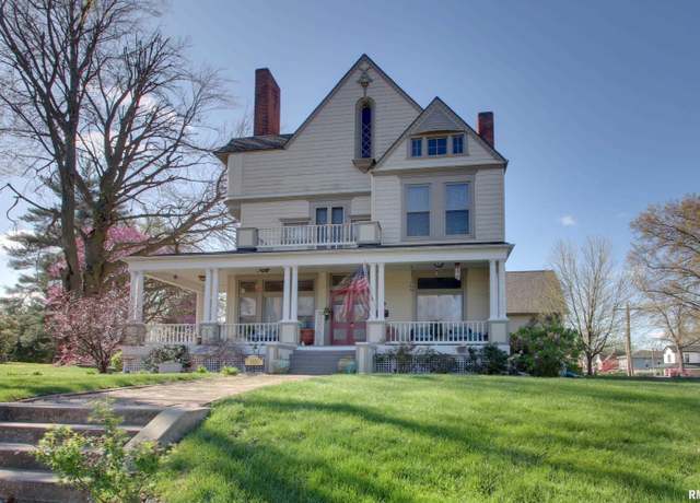 Property at 1800 Grove Ave, Quincy, IL 62301, 4 beds, 4 baths