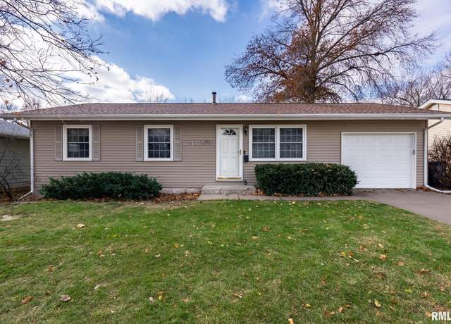 Property at 3432 College Ave, Davenport, IA 52807, 3 beds, 1.5 baths