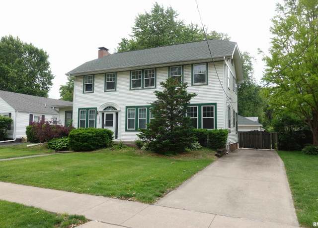 Property at 1630 N Prairie St, Galesburg, IL 61401, 4 beds, 1.5 baths
