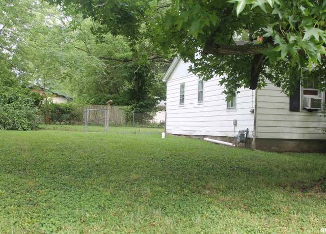 Property at 516 S Forest St, Carbondale, IL 62901, 2 beds, 1 bath