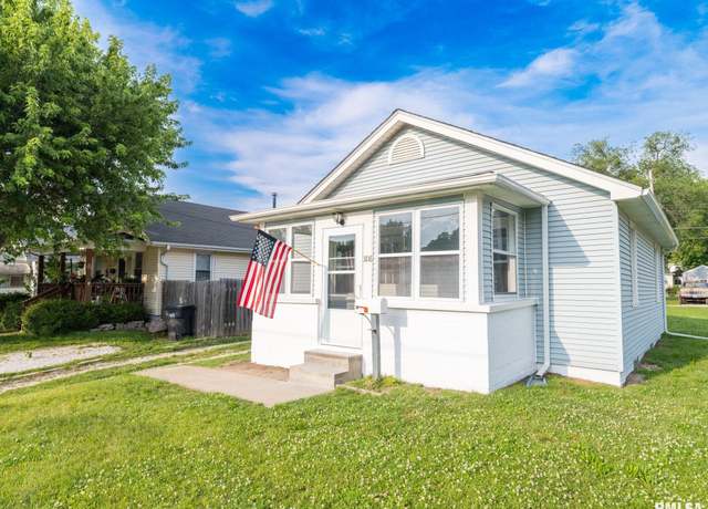 Property at 1108 Mechanic St, Pekin, IL 61554, 2 beds, 1 bath