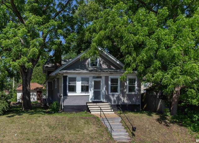 Property at 1522 Bridge Ave, Davenport, IA 52803, 3 beds, 1.5 baths