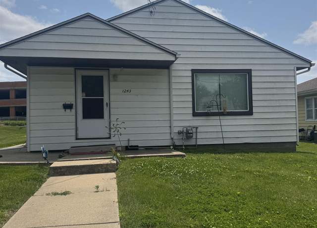 Property at 1243 E Dover Ct, Davenport, IA 52803, 3 beds, 1 bath