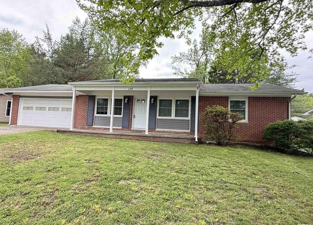 Property at 210 S Glenview Dr, Carbondale, IL 62901, 3 beds, 2 baths