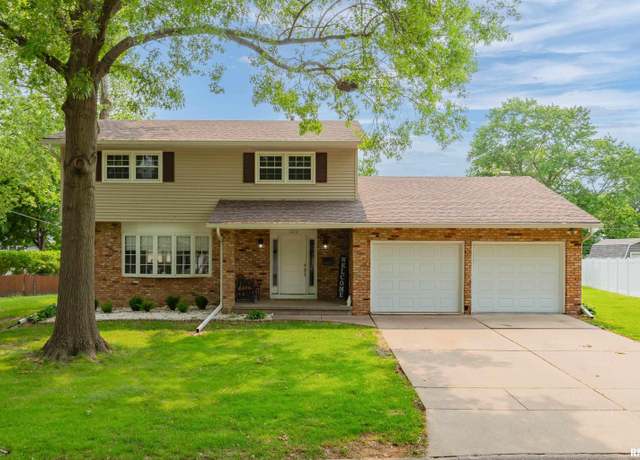 Property at 1612 20th St, Bettendorf, IA 52722, 4 beds, 2 baths