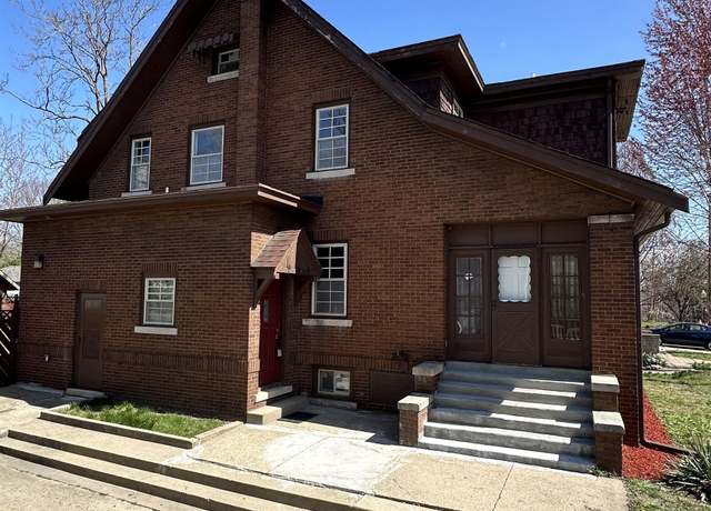 Property at 949 NE Glen Oak Ave, Peoria, IL 61603, 5 beds, 3.5 baths
