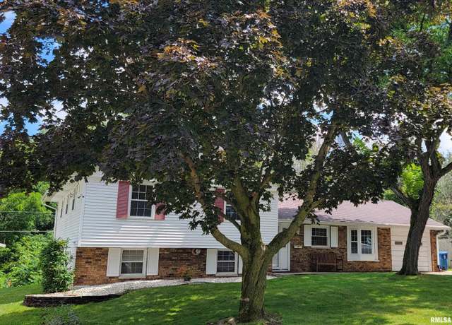 Property at 3014 10th St, East Moline, IL 61244, 4 beds, 2 baths