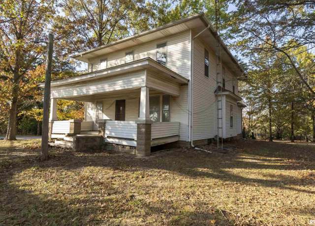 Property at 1250 E Park St, Carbondale, IL 62901, 4 beds, 1 bath