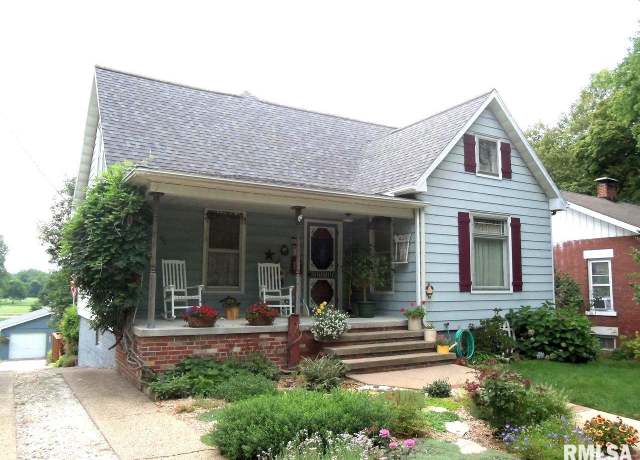 Property at 458 W Pine St, Canton, IL 61520, 3 beds, 2 baths