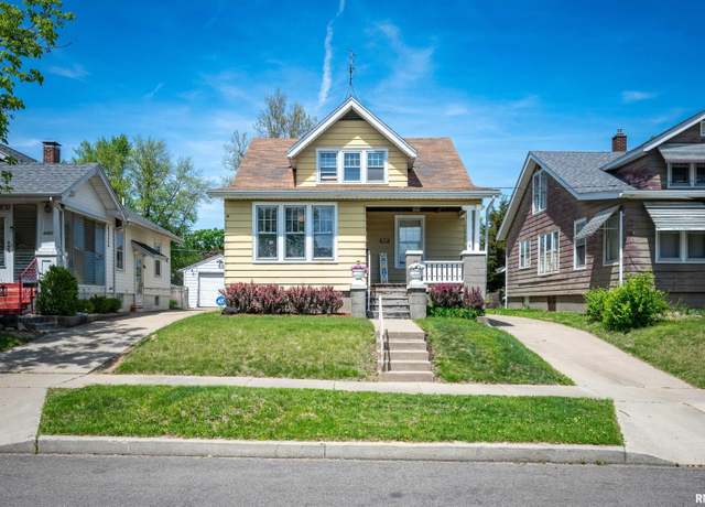 Property at 1125 W Virginia Ave, Peoria, IL 61604, 3 beds, 2 baths