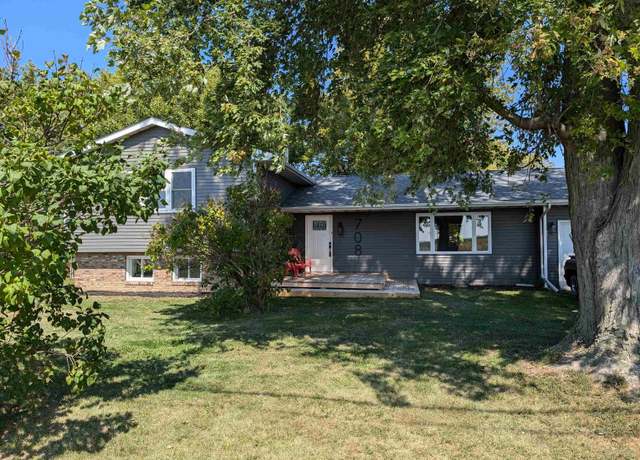 Property at 708 W Muller Rd, East Peoria, IL 61611, 4 beds, 2 baths