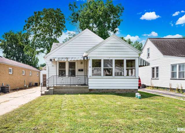 Property at 914 Prince St, Pekin, IL 61554, 2 beds, 2 baths