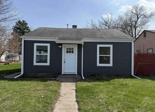 Property at 3125 Pearl Ave, Davenport, IA 52802, 2 beds, 1 bath