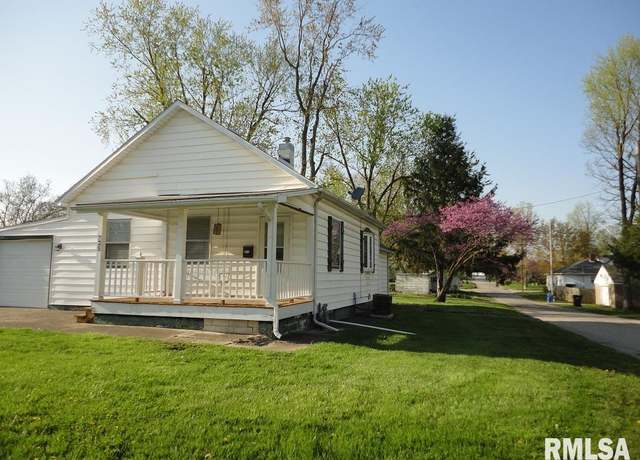 Property at 725 E Thompson St, Taylorville, IL 62568, 3 beds, 1 bath