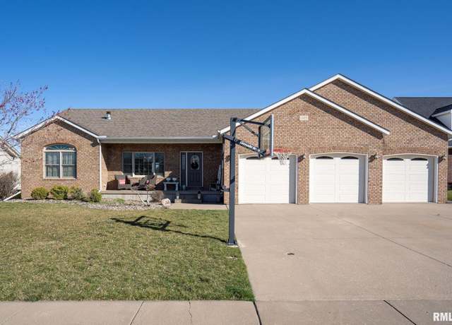 Property at 922 W Scott St, Eldridge, IA 52748, 4 beds, 3.5 baths