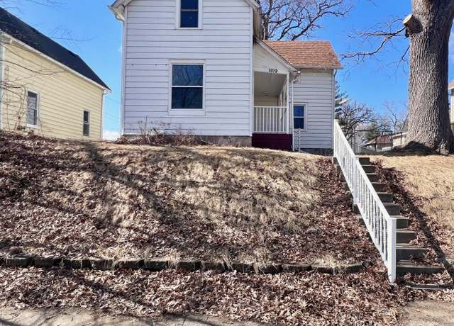 Property at 1019 25th St, Moline, IL 61265, 4 beds, 1.5 baths