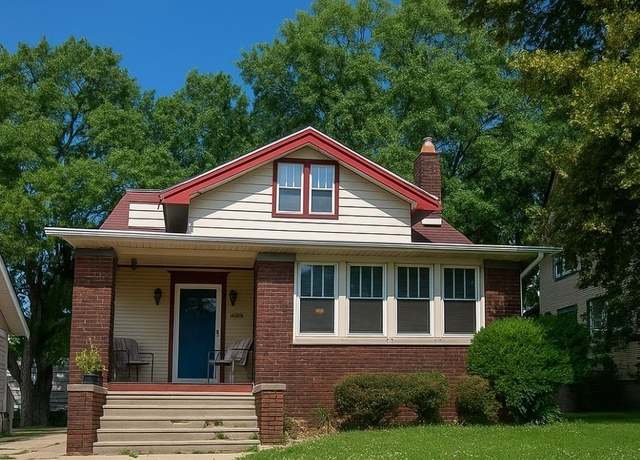 Property at 211 E Frye Ave, Peoria, IL 61603, 4 beds, 2 baths