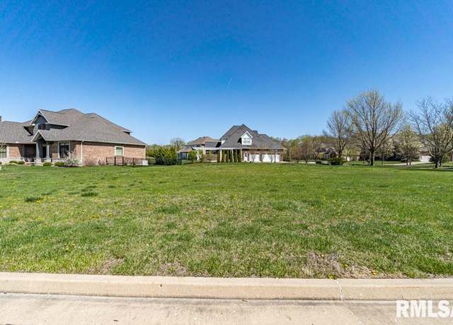 Property at 3205 W Saint Charles Pl, Peoria, IL 61615