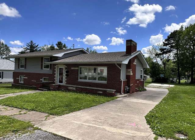 Property at 1908 E Oak St, West Frankfort, IL 62896, 4 beds, 3 baths
