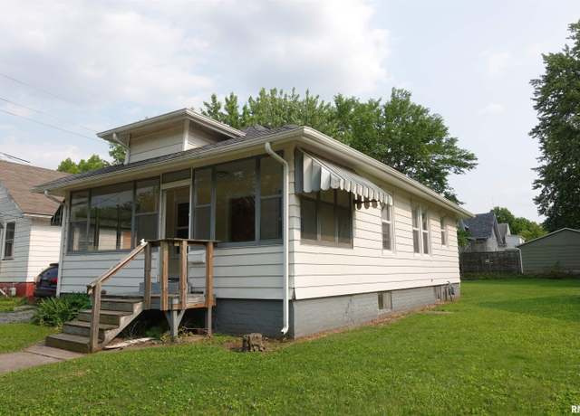 Property at 1586 E North St, Galesburg, IL 61401, 2 beds, 1 bath