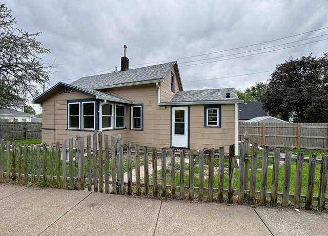 Property at 1839 W 9th St, Davenport, IA 52804-3558, 2 beds, 1 bath