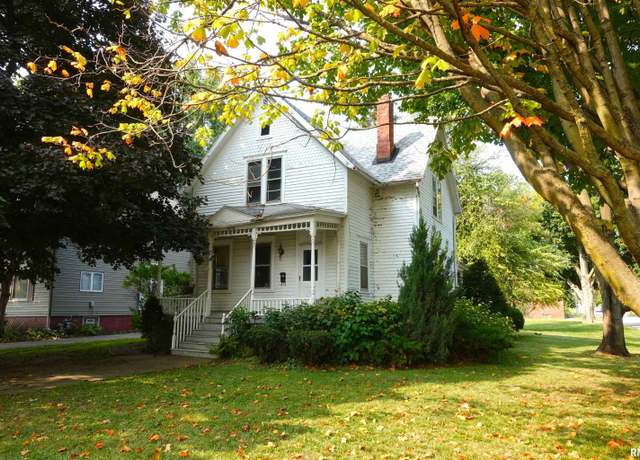 Property at 1318 N Cherry St, Galesburg, IL 61401, 3 beds, 3 baths