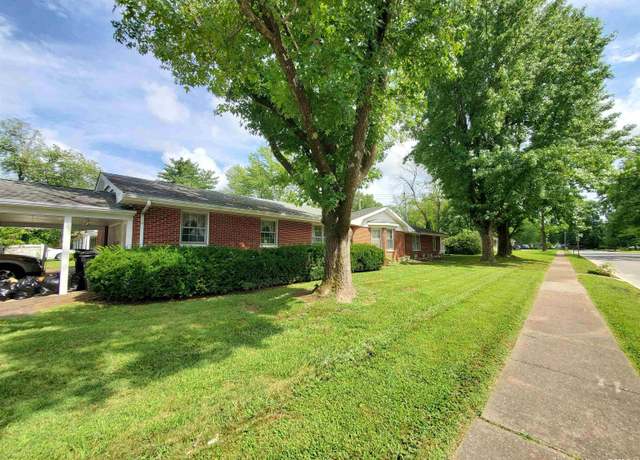 Property at 301 S Glenview Dr, Carbondale, IL 62901, 3 beds, 2 baths