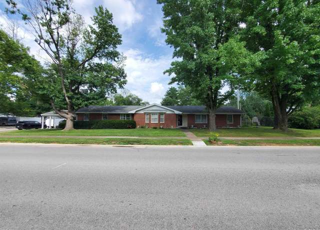 Property at 301 S Glenview Dr, Carbondale, IL 62901, 3 beds, 2 baths