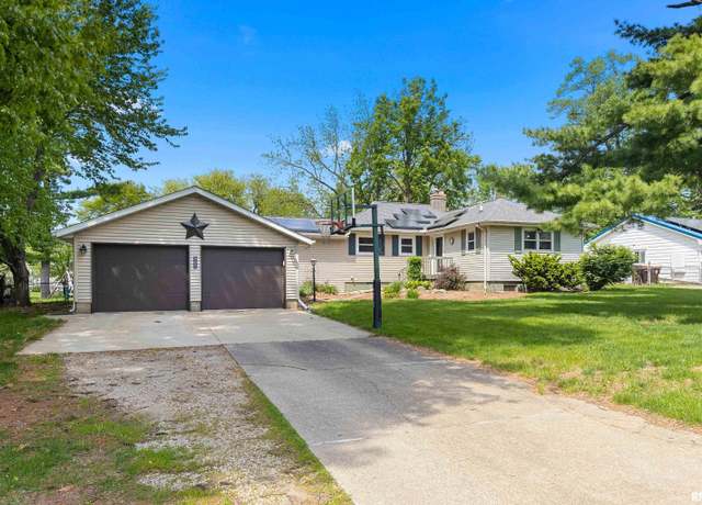 Property at 905 W Wilshire Dr, Peoria, IL 61614, 3 beds, 2 baths