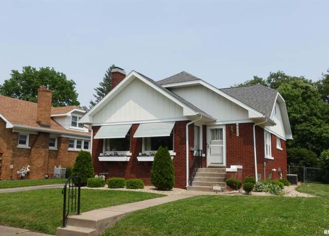 Property at 1019 Florence Ave, Galesburg, IL 61401, 2 beds, 2 baths