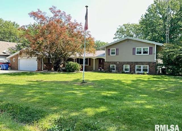 Property at 1203 Roosevelt Rd, Taylorville, IL 62568, 5 beds, 2 baths