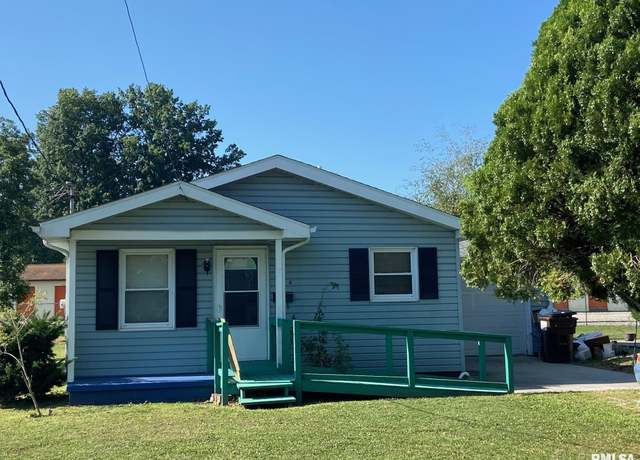 Property at 614 E Vine St, Taylorville, IL 62568, 3 beds, 1 bath